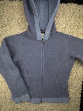 Patagonia Synchilla Women’s Medium Hooded Fleece Jacket Zip Pockets Purple Blue